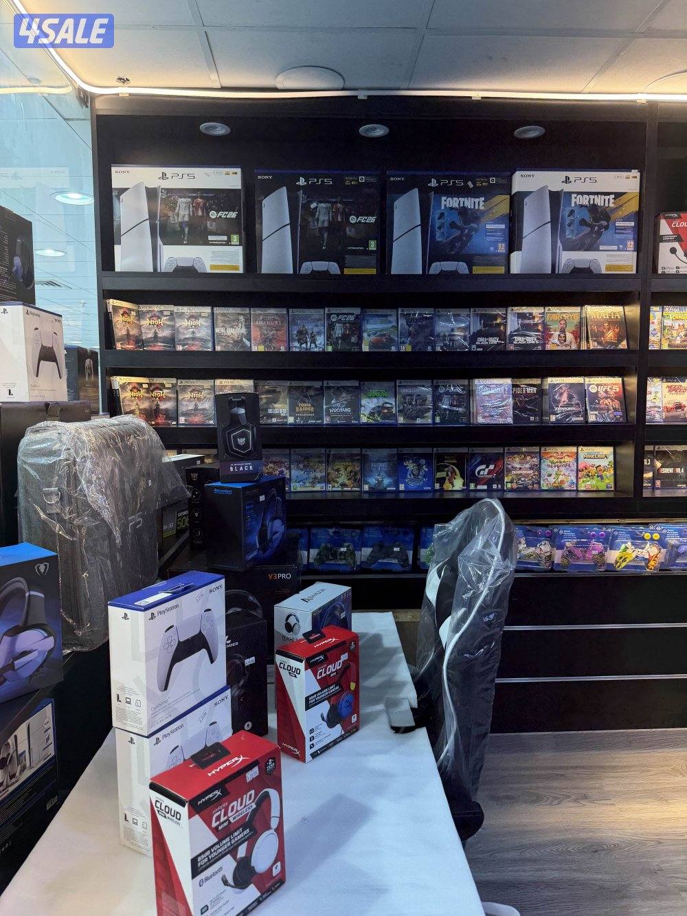 متوفر لدينا جميع انواع البلايستيشن والالعاب والاكستسوارات2
