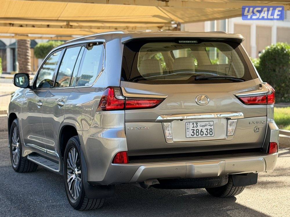 2016 لكزس LX5703