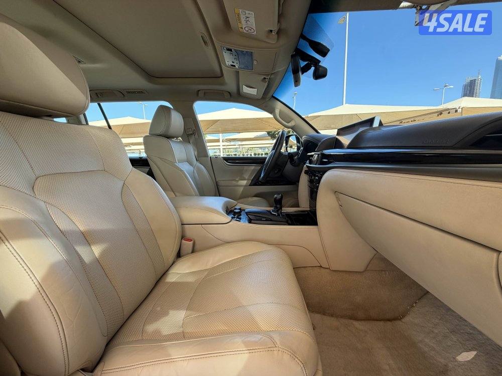 2016 لكزس LX5705