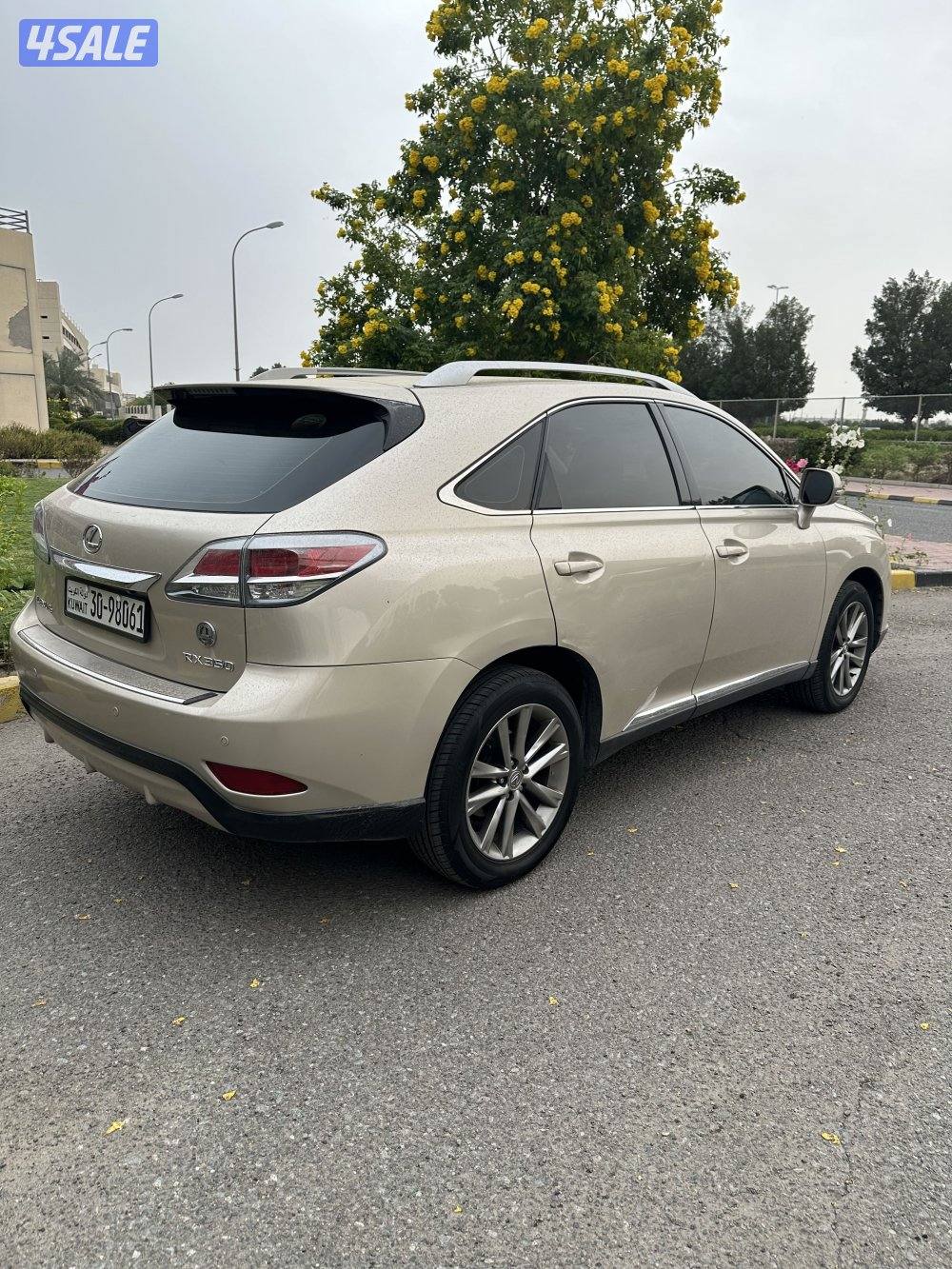 للبيع لكزس ٢٠١٥ كامل مواصفات الساير صبغ الوكاله مفتاحين الوكاله3