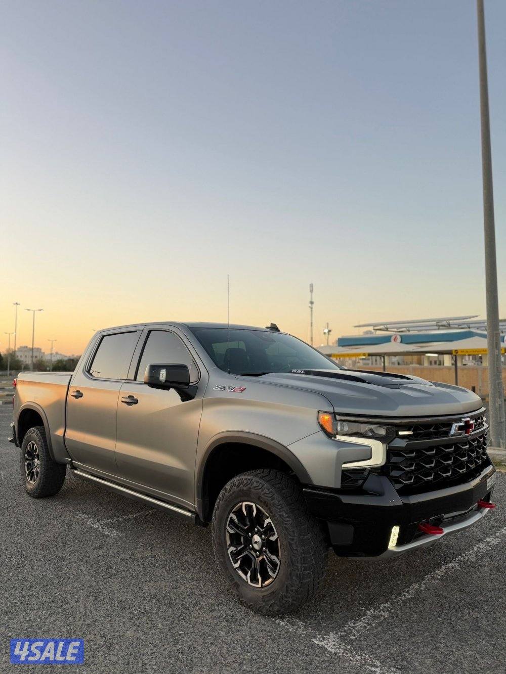 للبيع وانيت سلفرادو ZR20