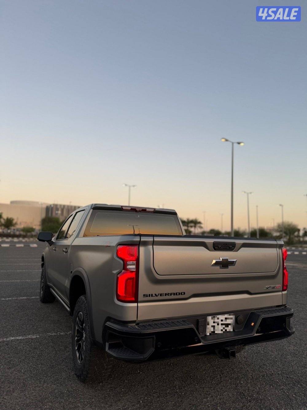 للبيع وانيت سلفرادو ZR23