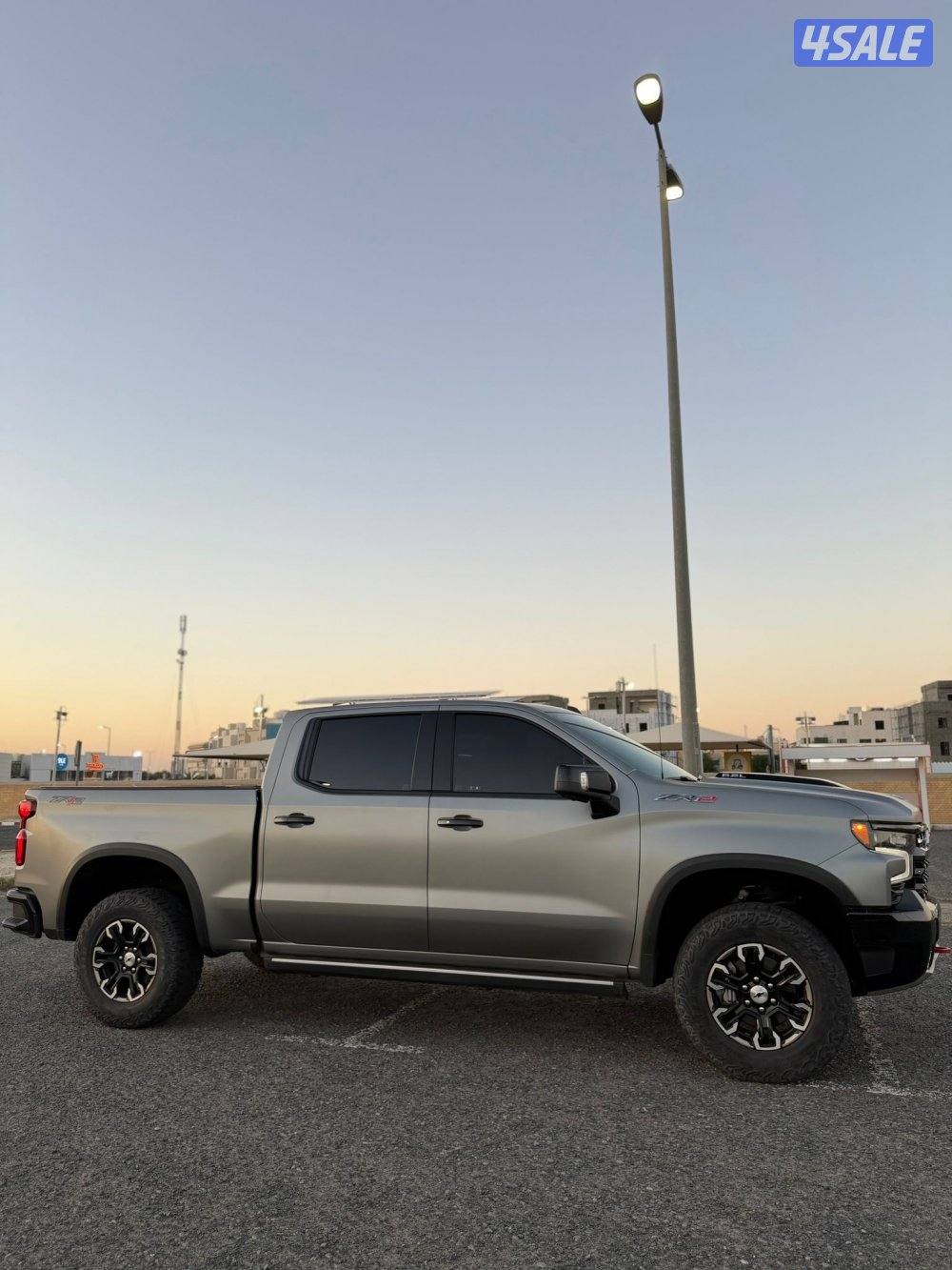 للبيع وانيت سلفرادو ZR24