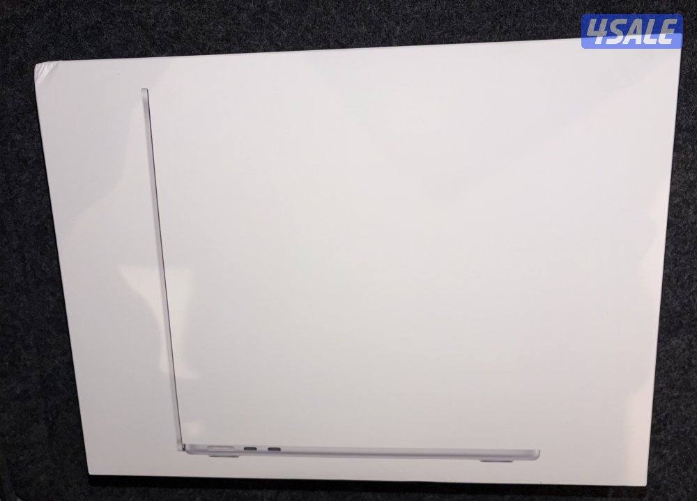 Mack book Air  13 inch / 512 GB storage / 16 GB  memory /  M4 Chip0