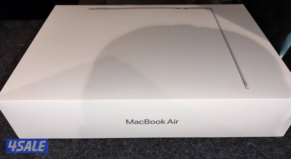 Mack book Air  13 inch / 512 GB storage / 16 GB  memory /  M4 Chip1