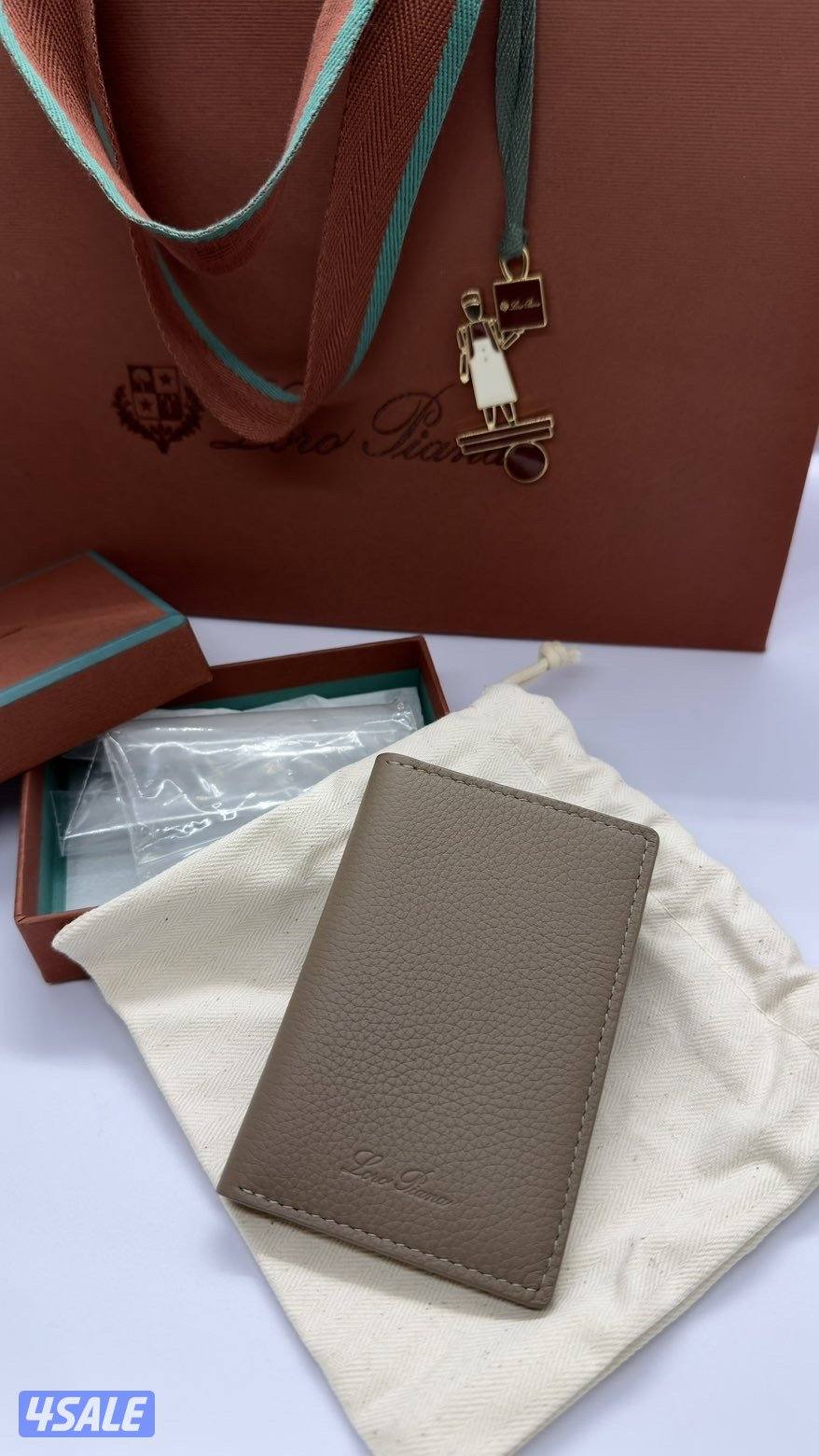 للبيع بوك لور بيانا مستخدم يومين البوك كالجديد مافيه اثار كلش0