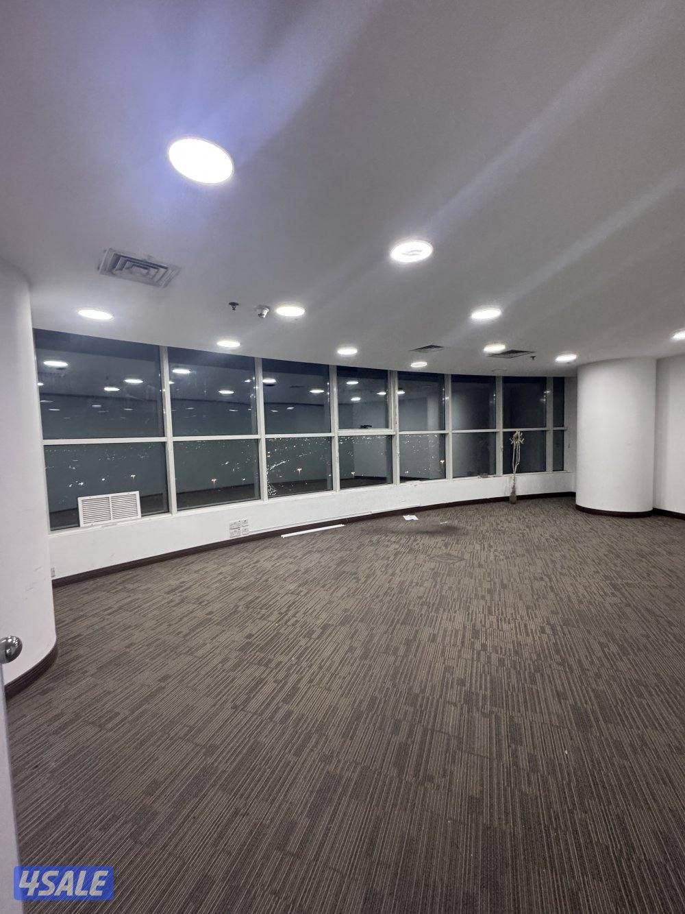 مكتب للإيجار بالعاصمة1