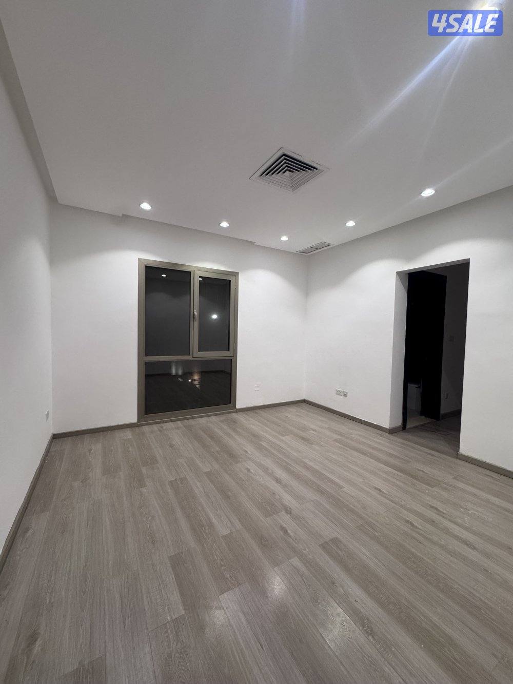 مكتب للإيجار بالعاصمة5