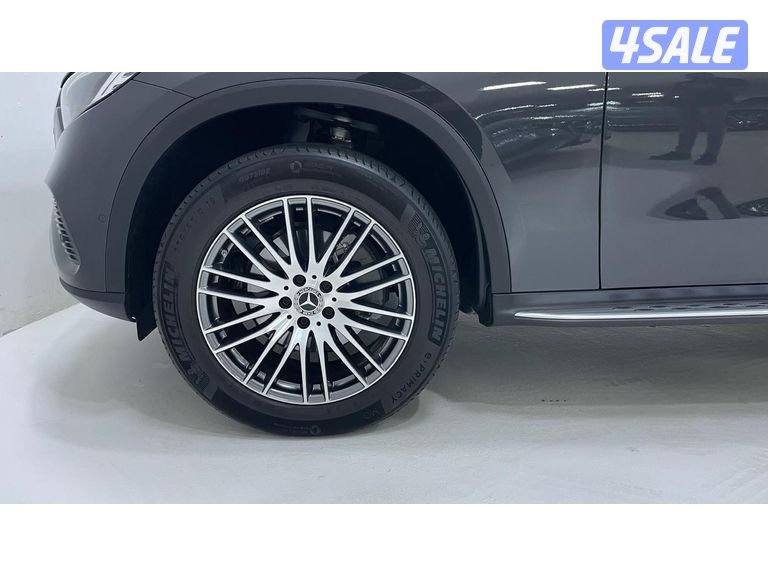 Mercedes-Benz GLC SUV8