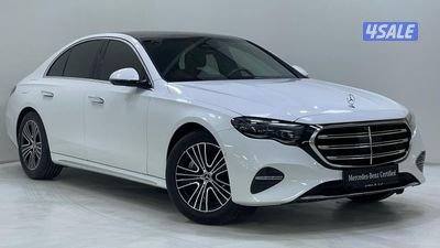 Mercedes-Benz E-Class0
