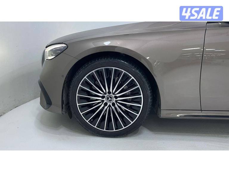 Mercedes-Benz E-Class8