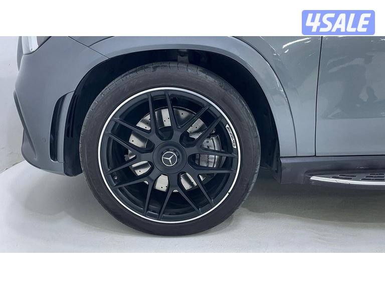 Mercedes-Benz GLE SUV8