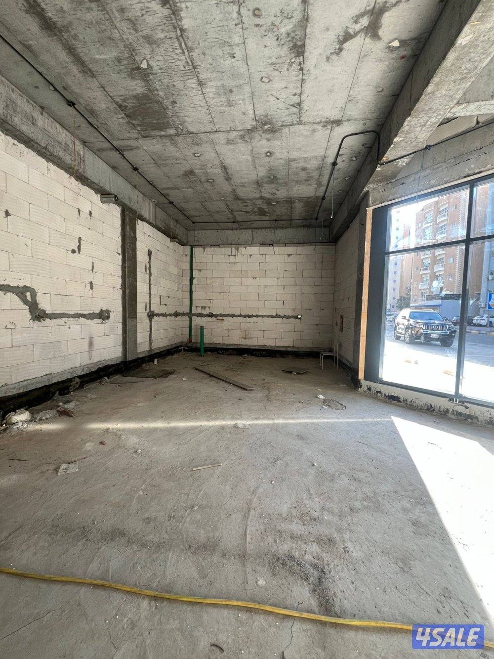 للإيجار محل بموقع ممتاز علي إشارة شوبير مساحة 80 م 2900 قابل للمساومة3