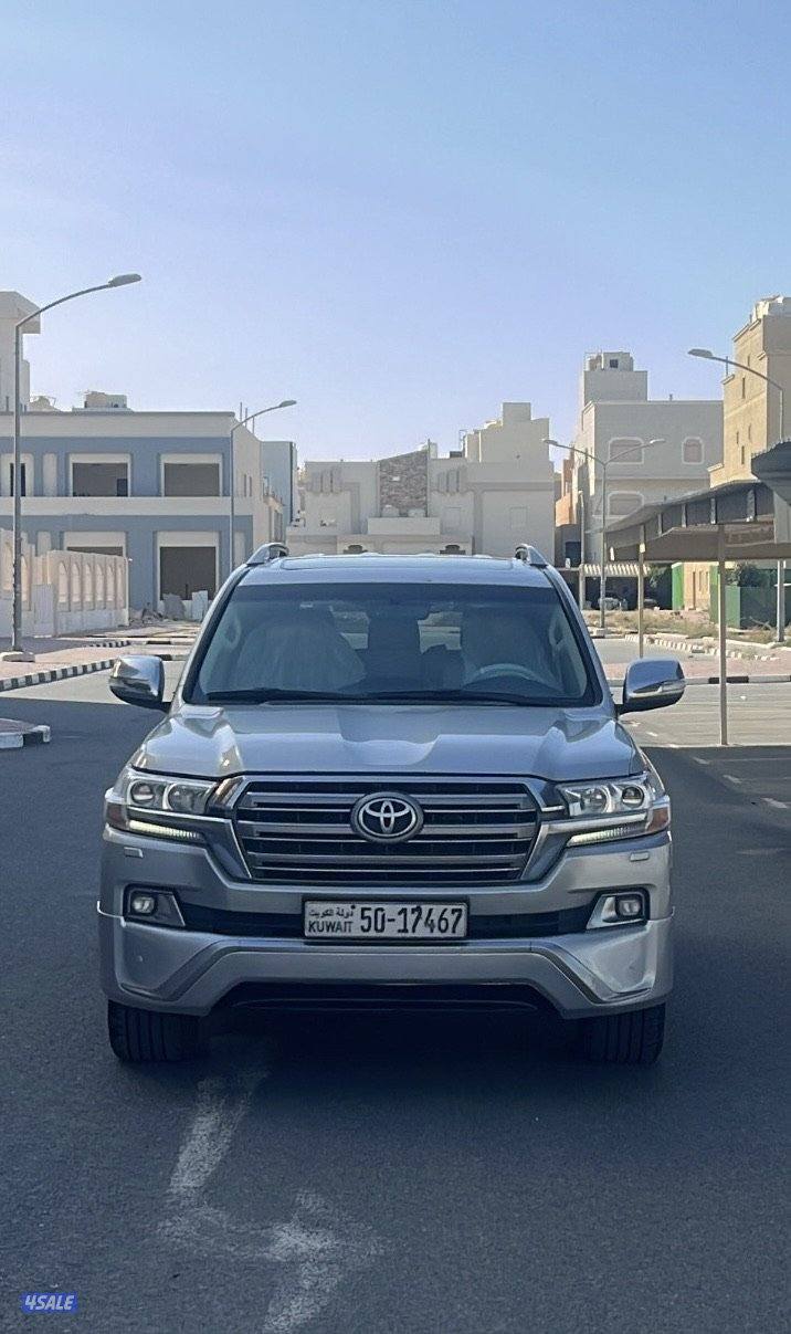 لاند كروزر 2017 سلفر0