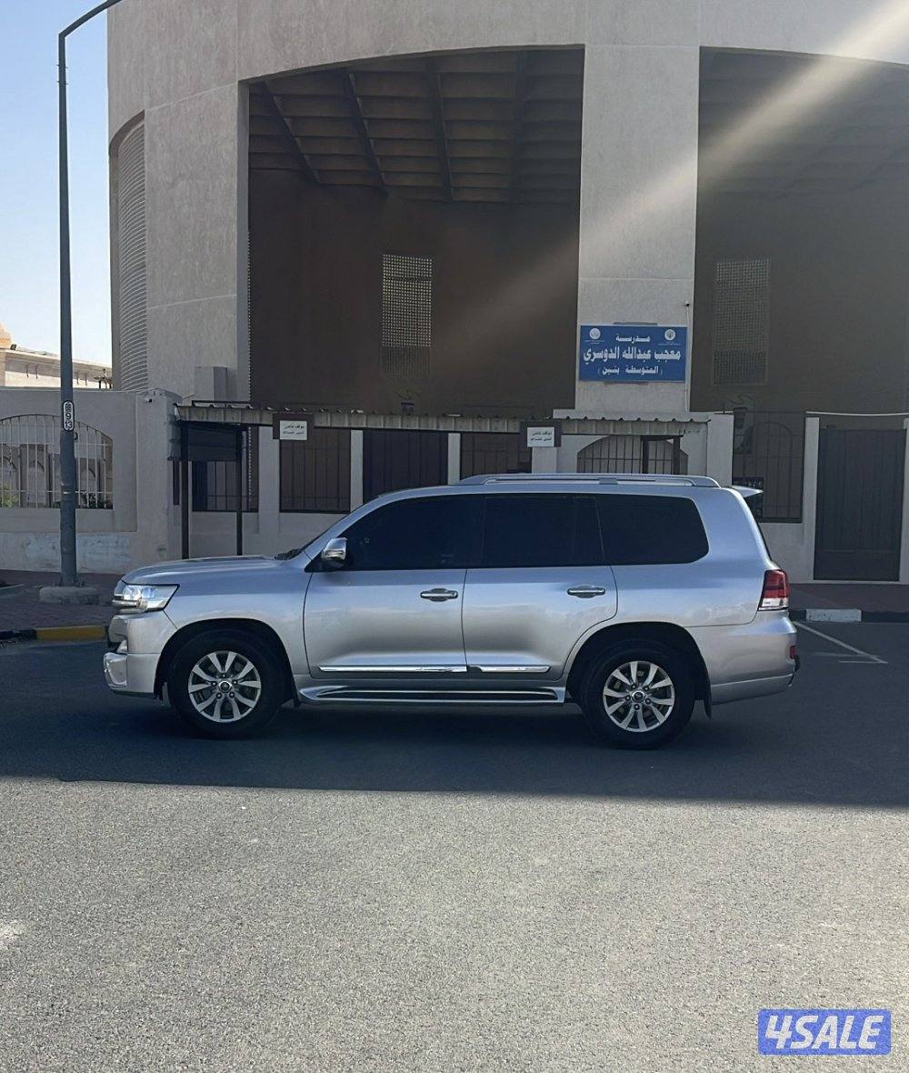 لاند كروزر 2017 سلفر2