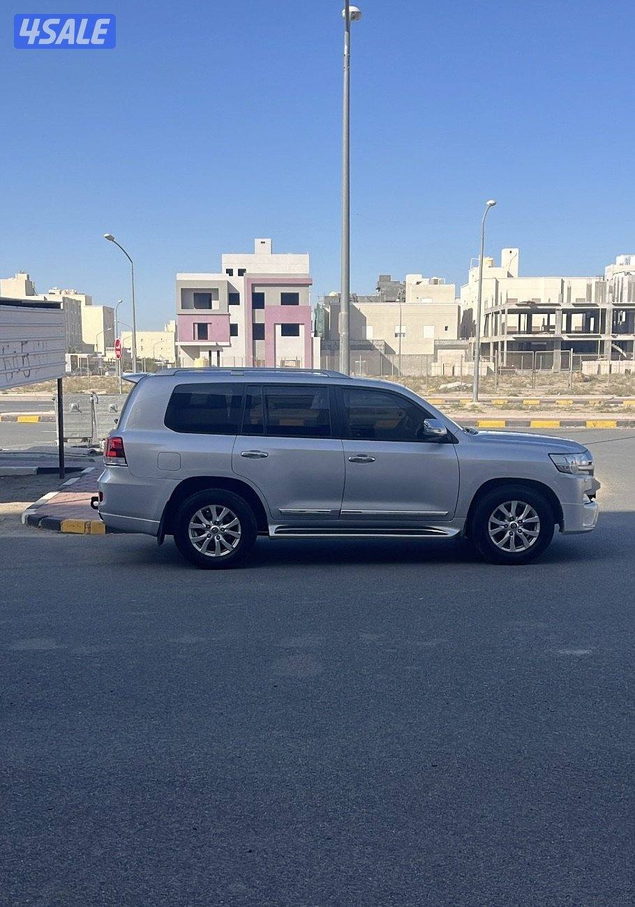 لاند كروزر 2017 سلفر3