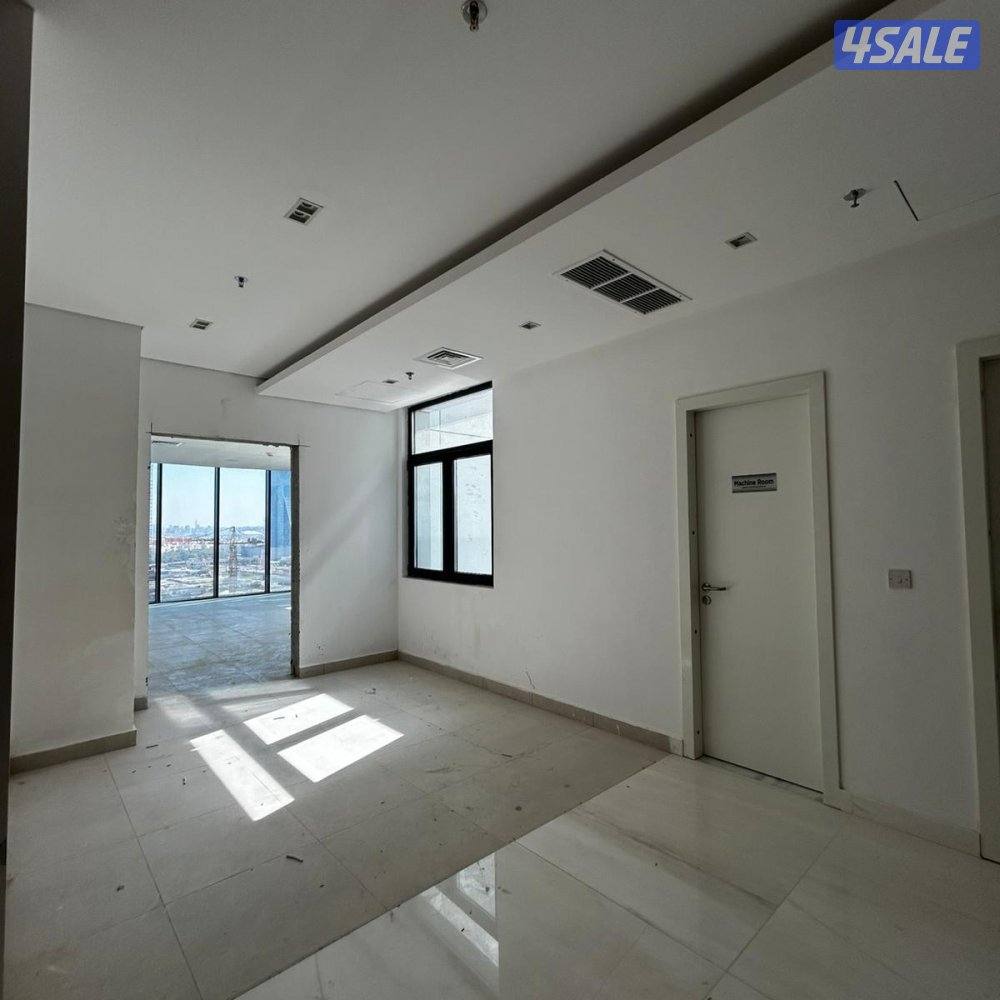 مكتب تجاري مع فترة سماح للإيجار في شرق6