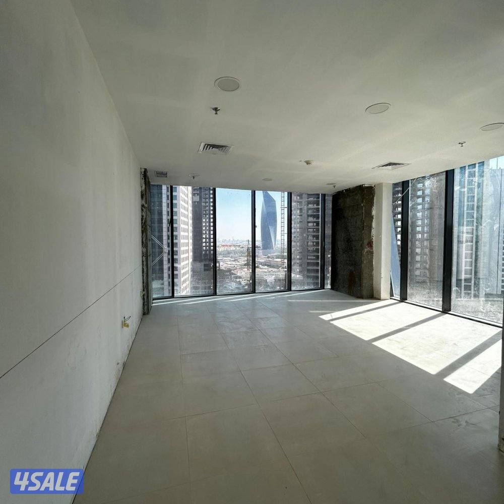 مكتب تجاري مع فترة سماح للإيجار في شرق7