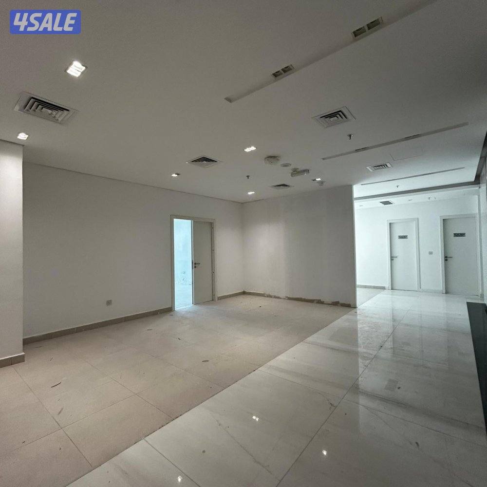 مكتب تجاري مع فترة سماح للإيجار في شرق9