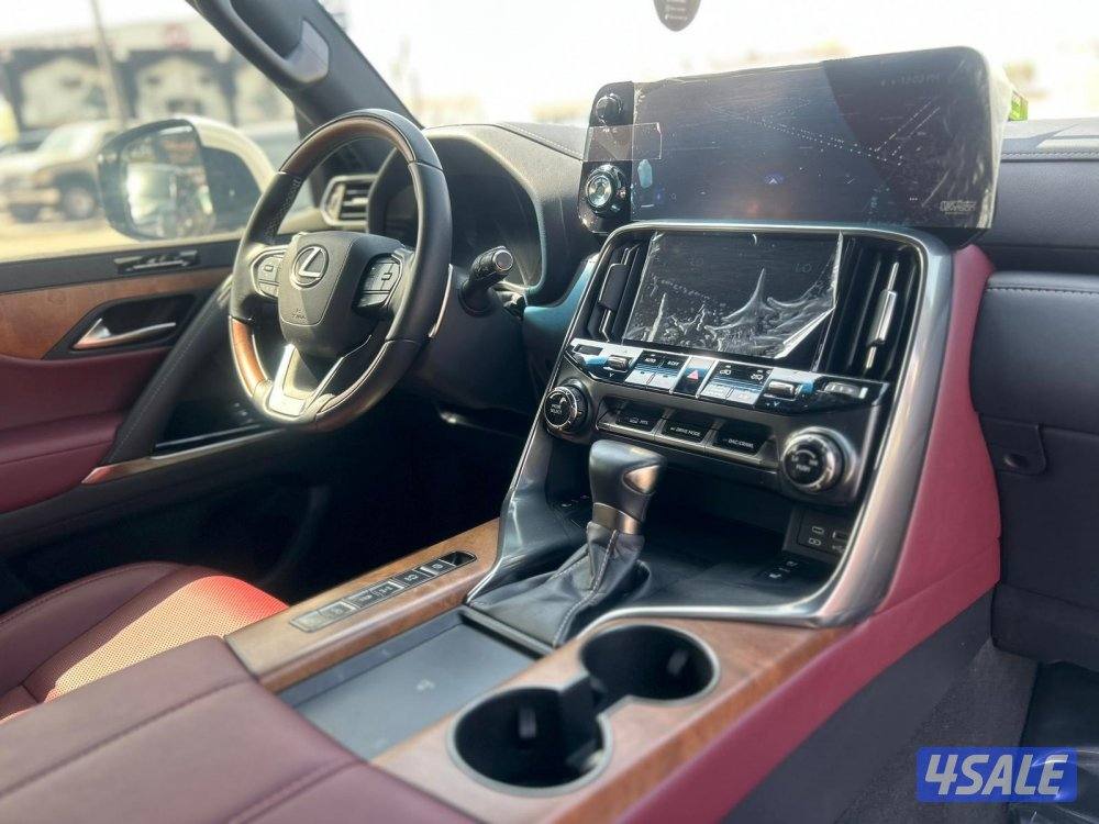 لكزس LX600 درجة اولى  twinturbo .V6 موديل 2024 ماشي 52.000 k.m7