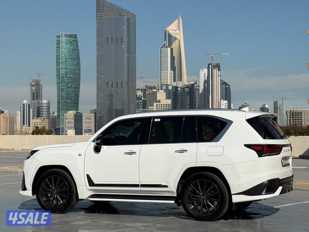 للبيع لكزس LX600 موديل 2024 عداد 21 الف5
