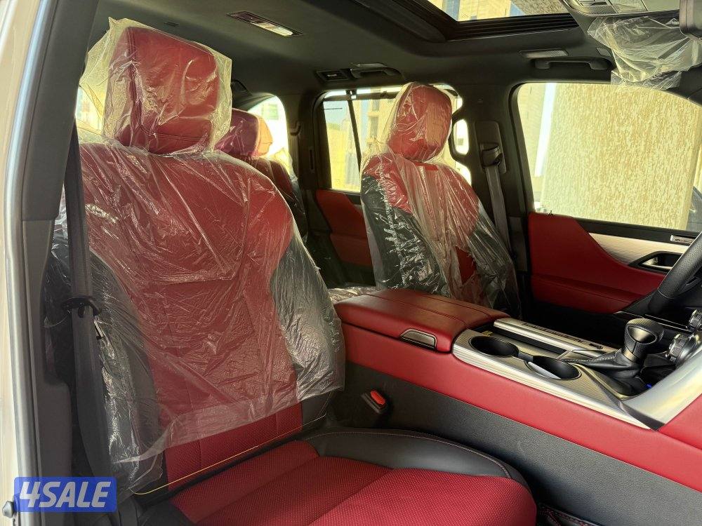 للبيع لكزس LX600 موديل 2024 عداد 21 الف9