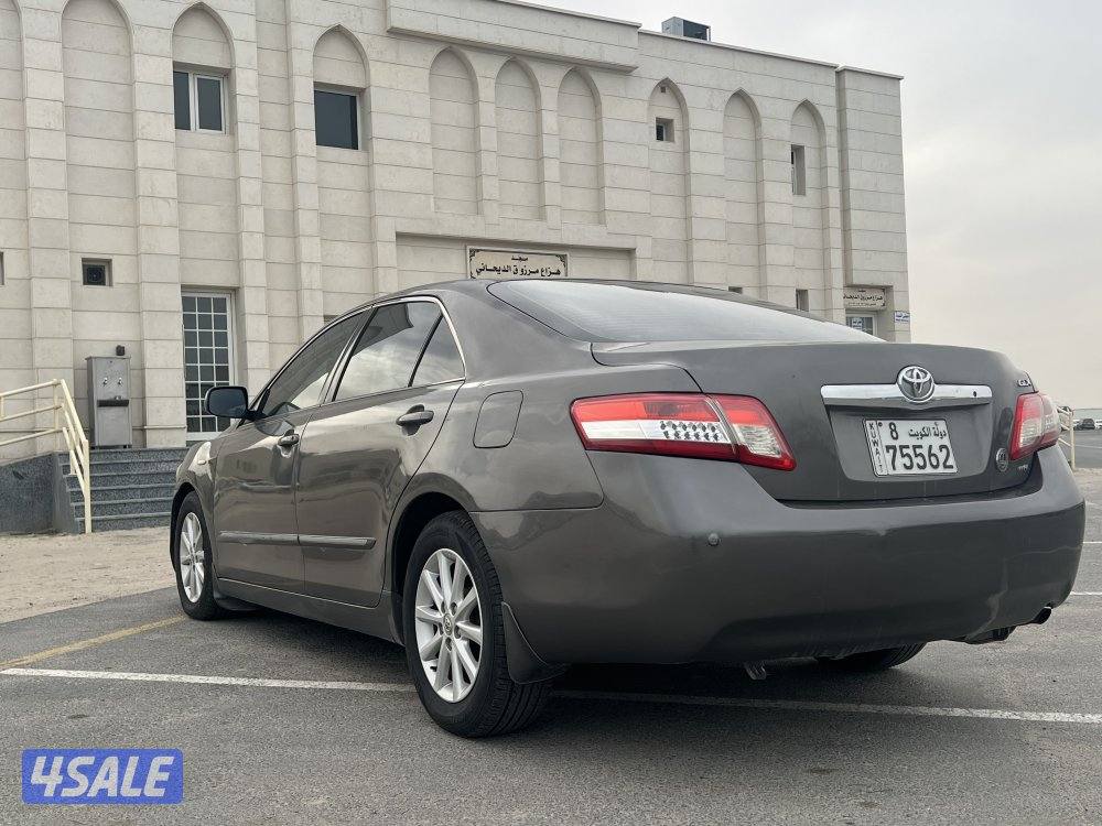 للبيع  تويوتا كامري GLX موديل 20111