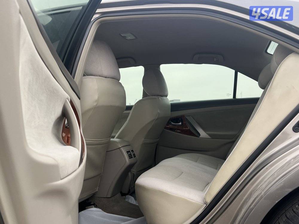 للبيع  تويوتا كامري GLX موديل 20116