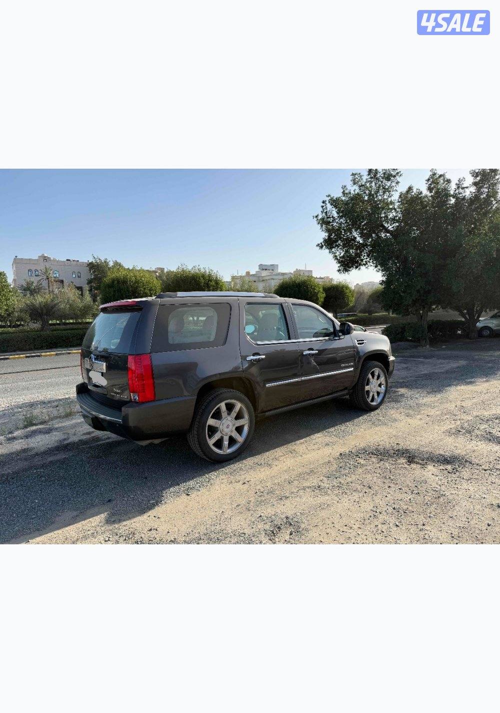 اسكاليد صبغ الوكالة بحالة ممتازة سيرفس منتظم الغانم  خالية من الحوادث4