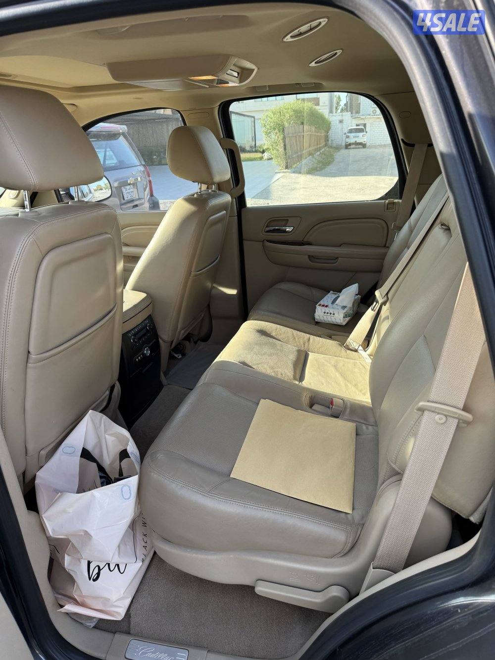 اسكاليد صبغ الوكالة بحالة ممتازة سيرفس منتظم الغانم  خالية من الحوادث6