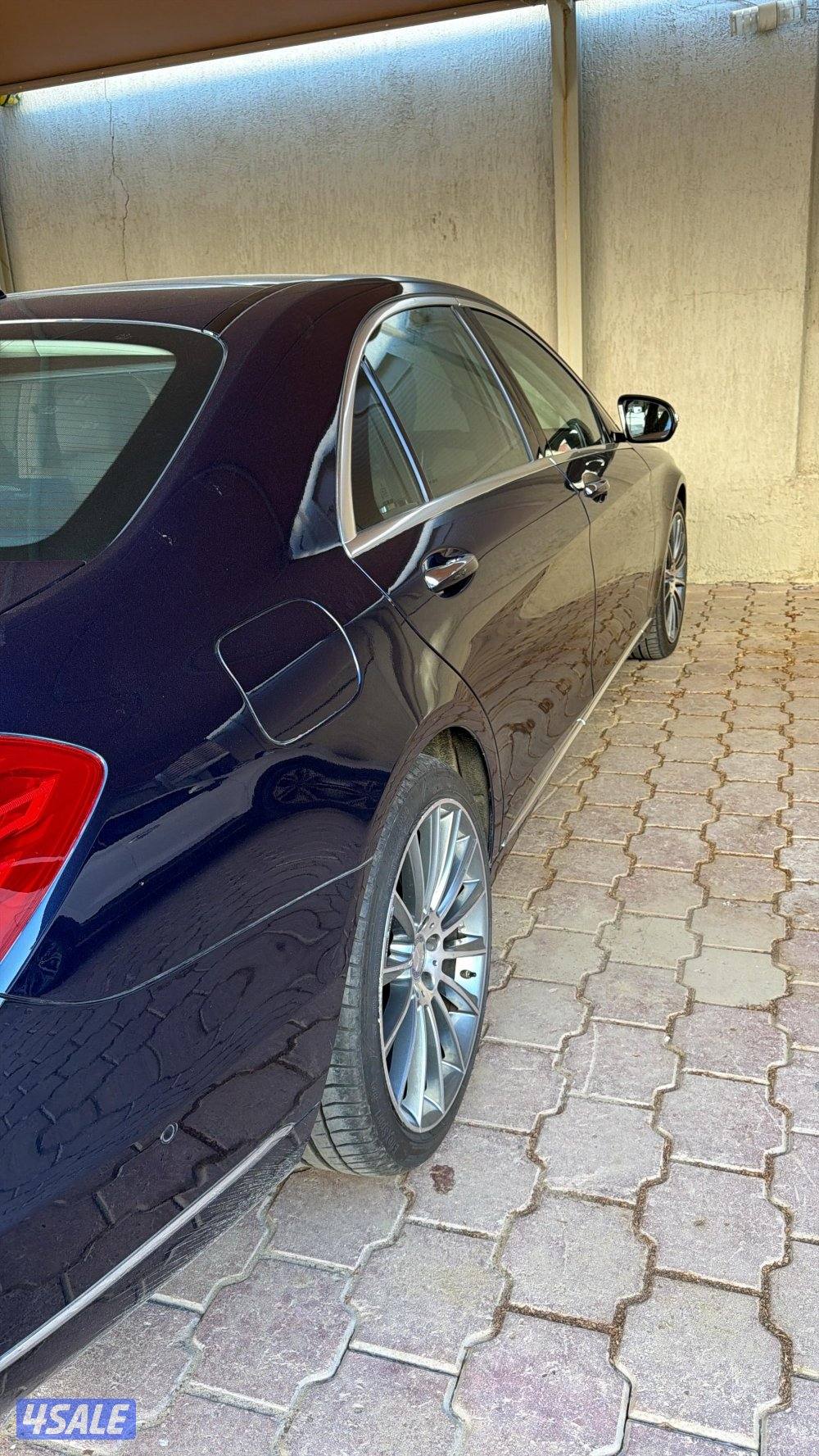 سيارة مرسيدس S4004