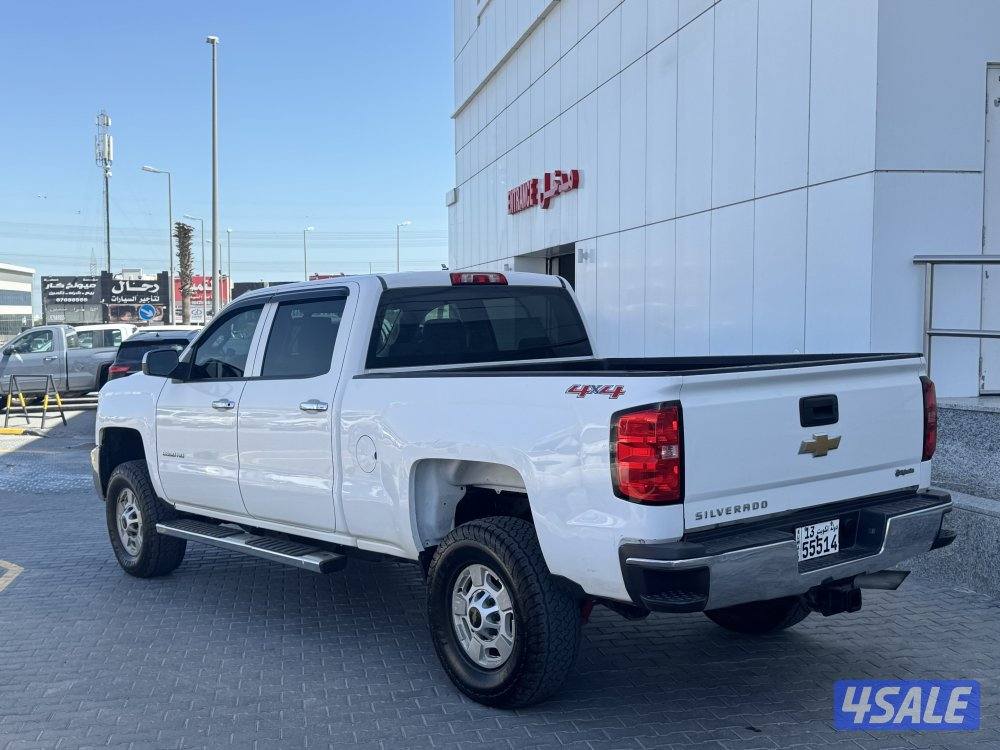 للبيع وانيت سلفرادو موديل 20152