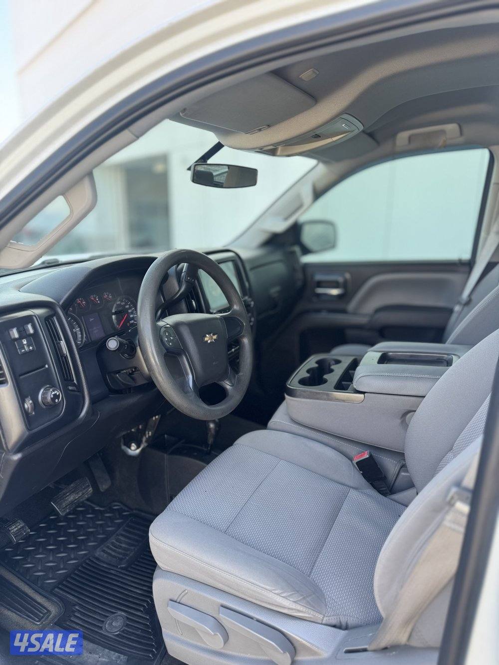 للبيع وانيت سلفرادو موديل 20156