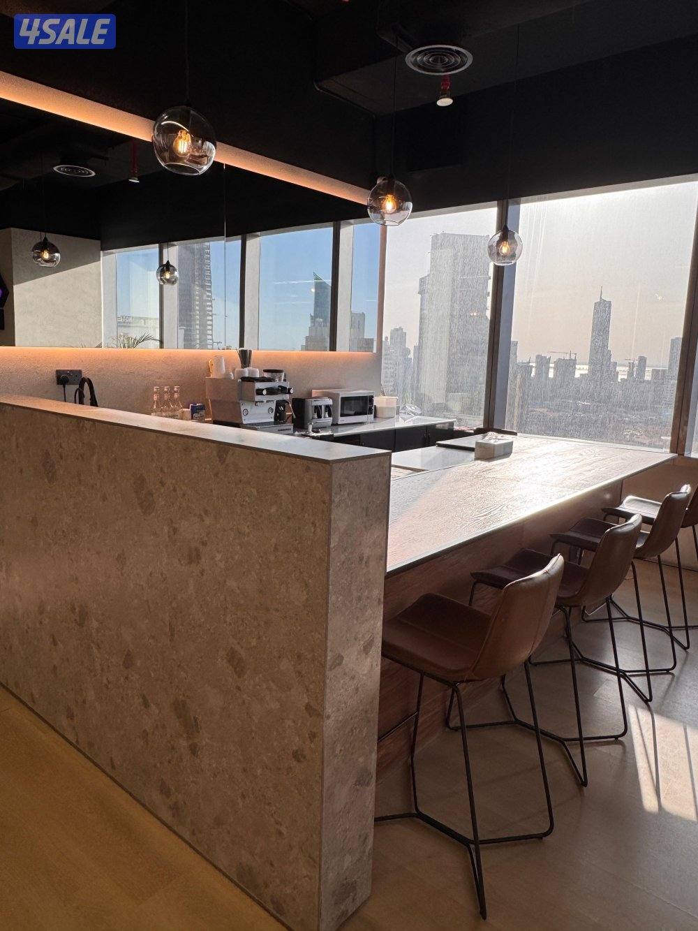 للايجار مكتب فاخر وكبير في موقع مميز جدا8