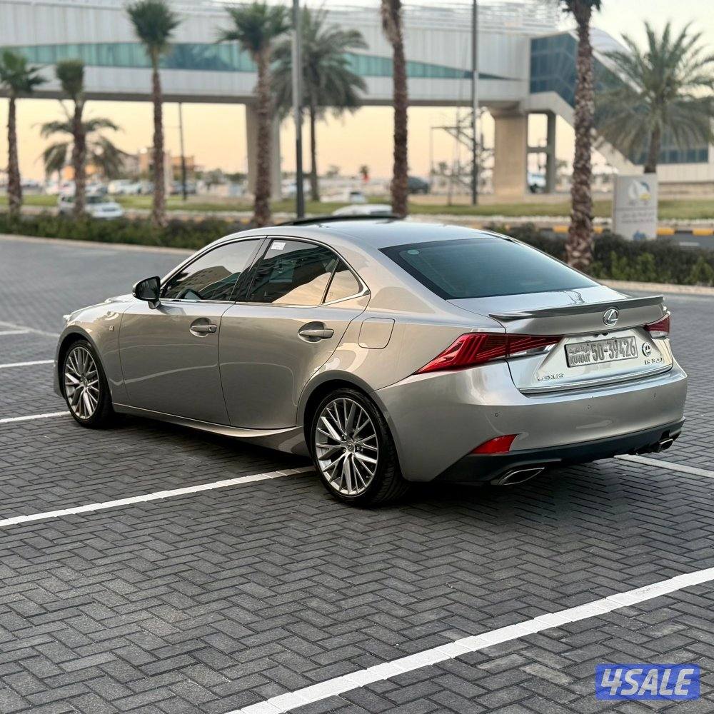 لكزسis300 موديل 2018 عداد 67 الف (بحالة نادرة) سيرفس منتظم بالوكاله1