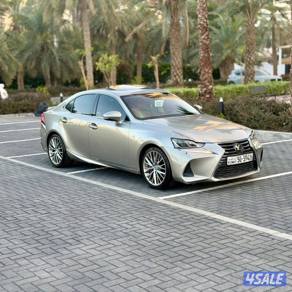 لكزسis300 موديل 2018 عداد 67 الف (بحالة نادرة) سيرفس منتظم بالوكاله4