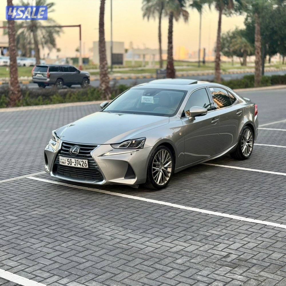 لكزسis300 موديل 2018 عداد 67 الف (بحالة نادرة) سيرفس منتظم بالوكاله5