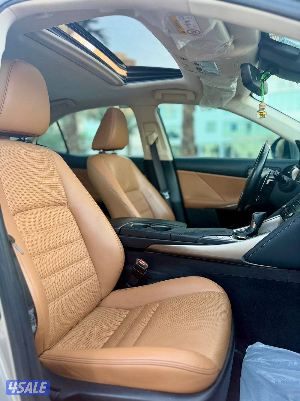 لكزسis300 موديل 2018 عداد 67 الف (بحالة نادرة) سيرفس منتظم بالوكاله7