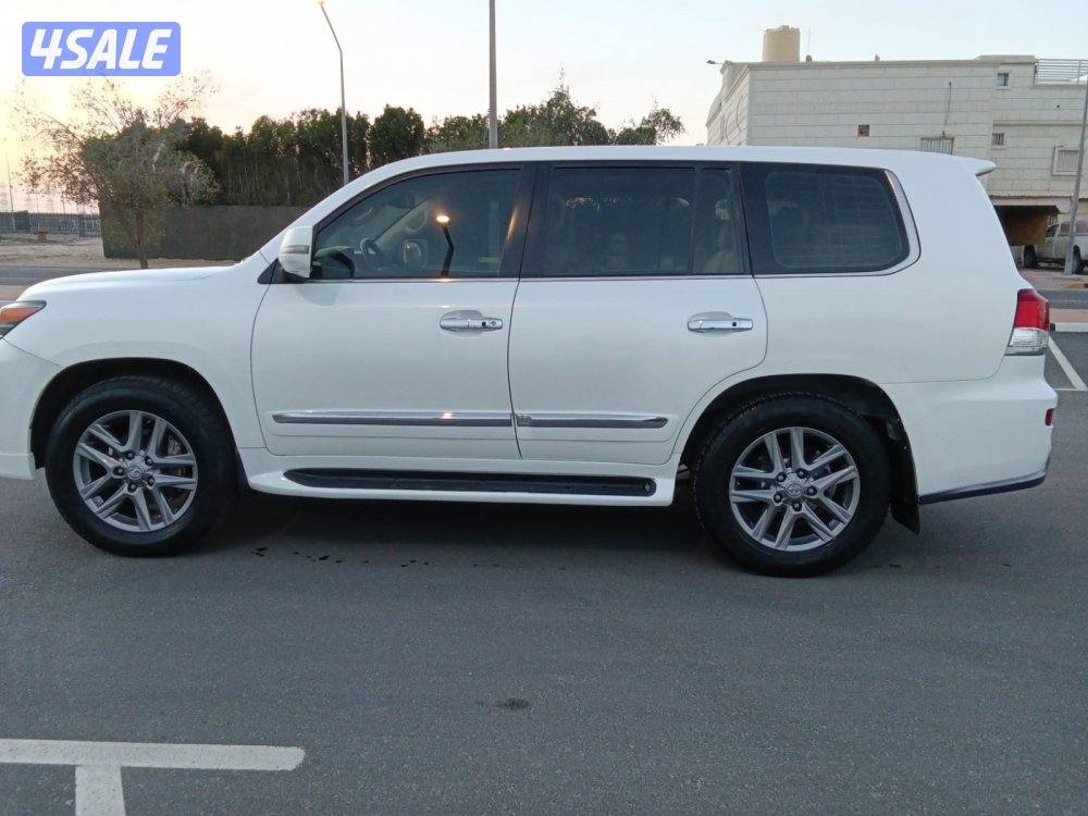 اللبيع لكزز موديل ٢٠١٤ سبورت درجه لاوله شرط  الفحص6