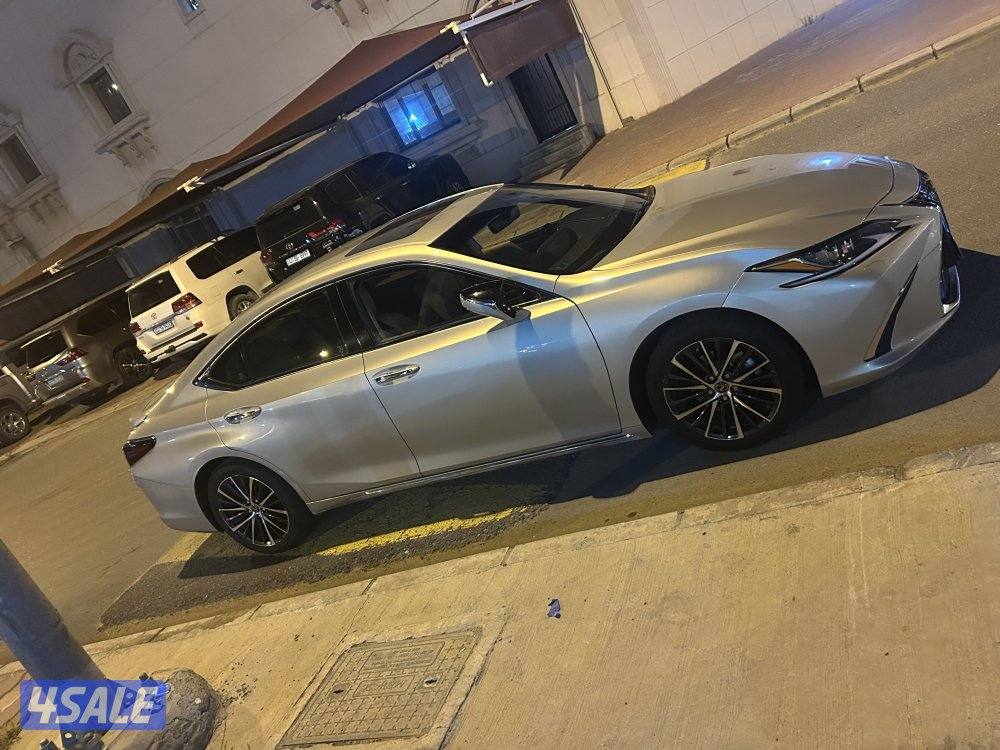 لكزس ذهبي حجم ٢٥٠ صبغ االوكالة وتساب ثلاث خمسات واحد ثمانيه ثلاث اصفار1