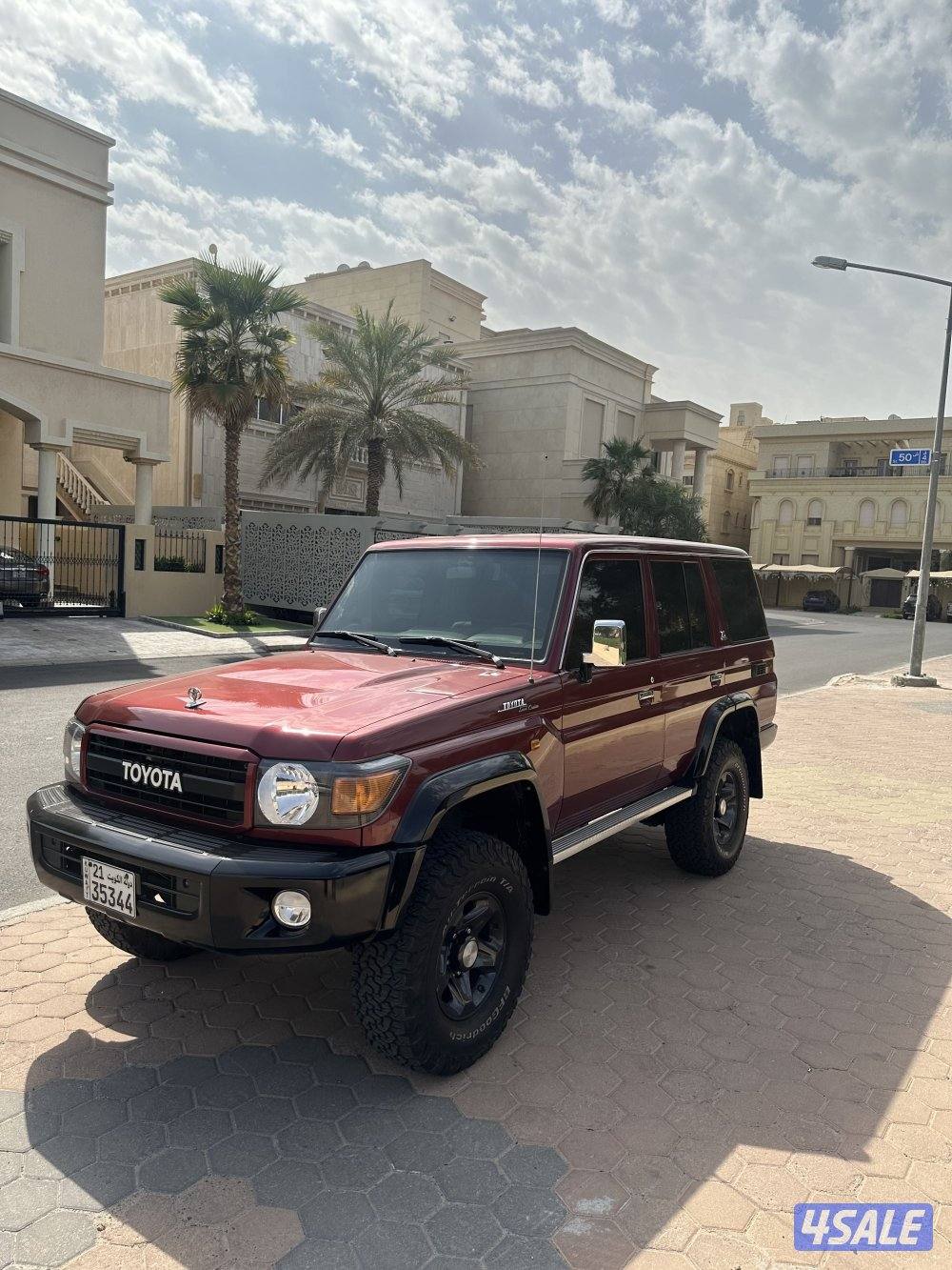 بيعه سريعه تويوتا نص عنابي ٢٠٢٢ نسخة ٧٠ عام1