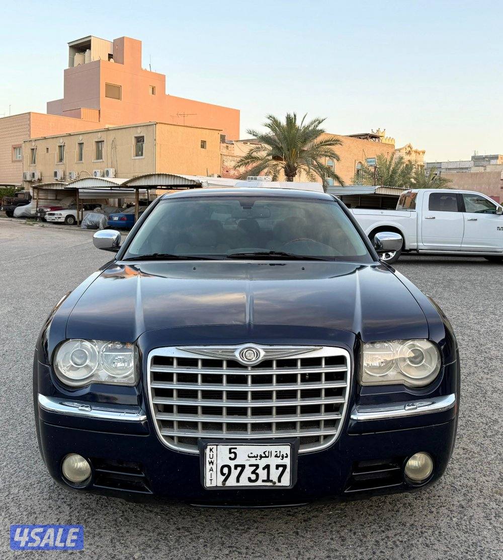 قمة بالنظافة كرايزلر C300 موديل 2006 كامل المواصفات ٨ سلندر ماشي ٣٠٠2