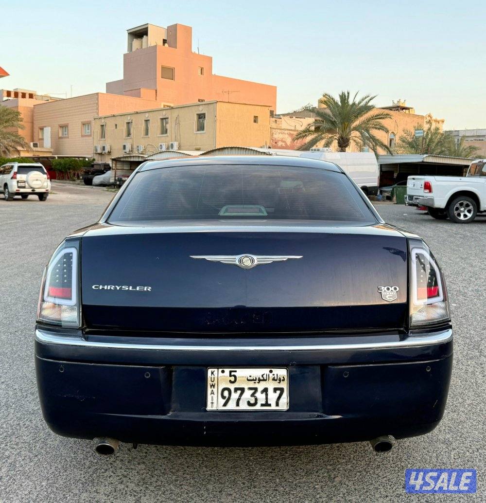 قمة بالنظافة كرايزلر C300 موديل 2006 كامل المواصفات ٨ سلندر ماشي ٣٠٠3