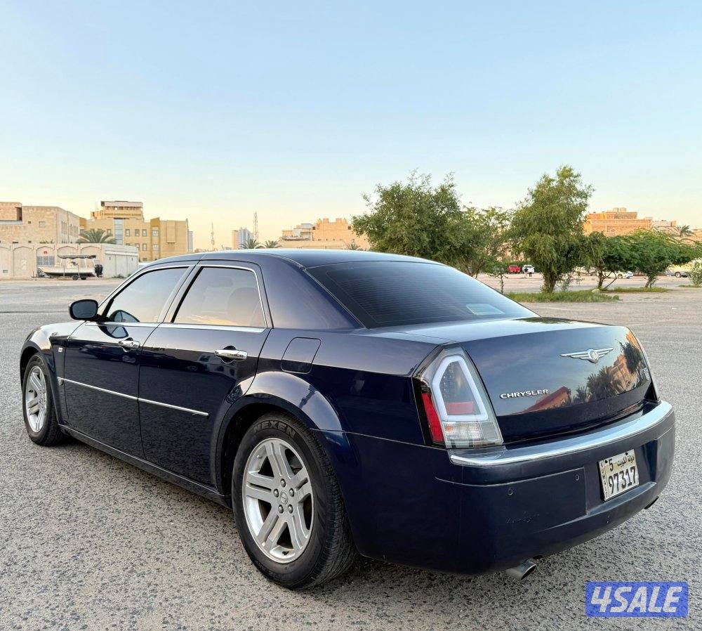 قمة بالنظافة كرايزلر C300 موديل 2006 كامل المواصفات ٨ سلندر ماشي ٣٠٠4