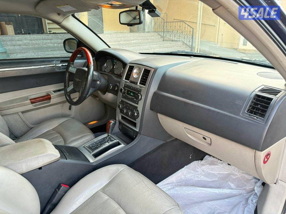 قمة بالنظافة كرايزلر C300 موديل 2006 كامل المواصفات ٨ سلندر ماشي ٣٠٠8