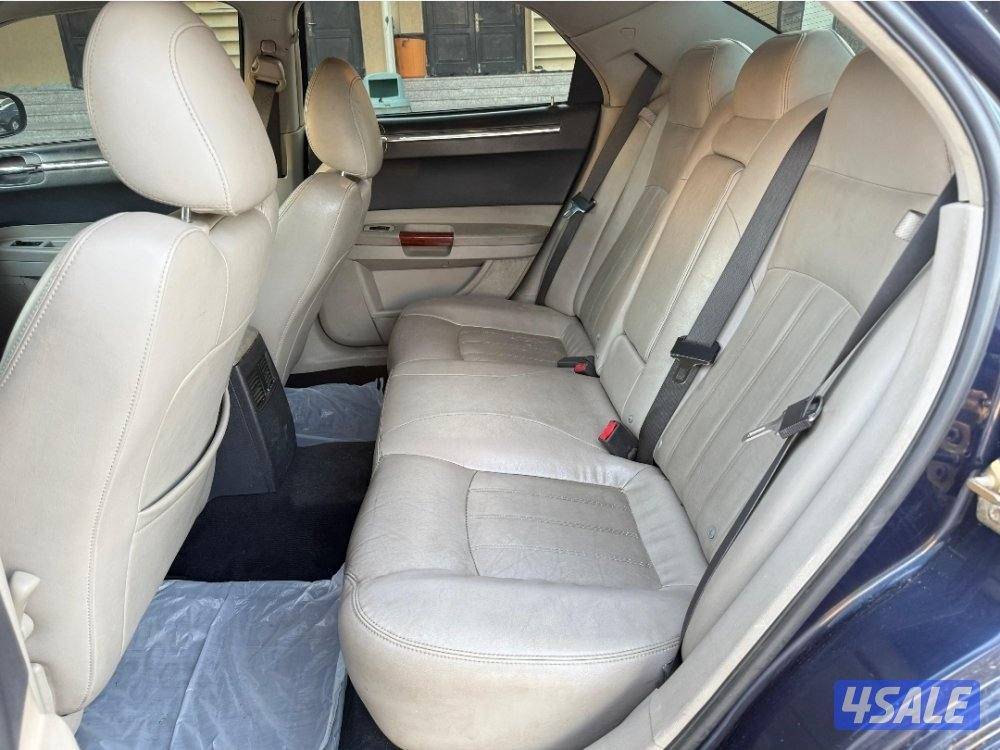 قمة بالنظافة كرايزلر C300 موديل 2006 كامل المواصفات ٨ سلندر ماشي ٣٠٠10