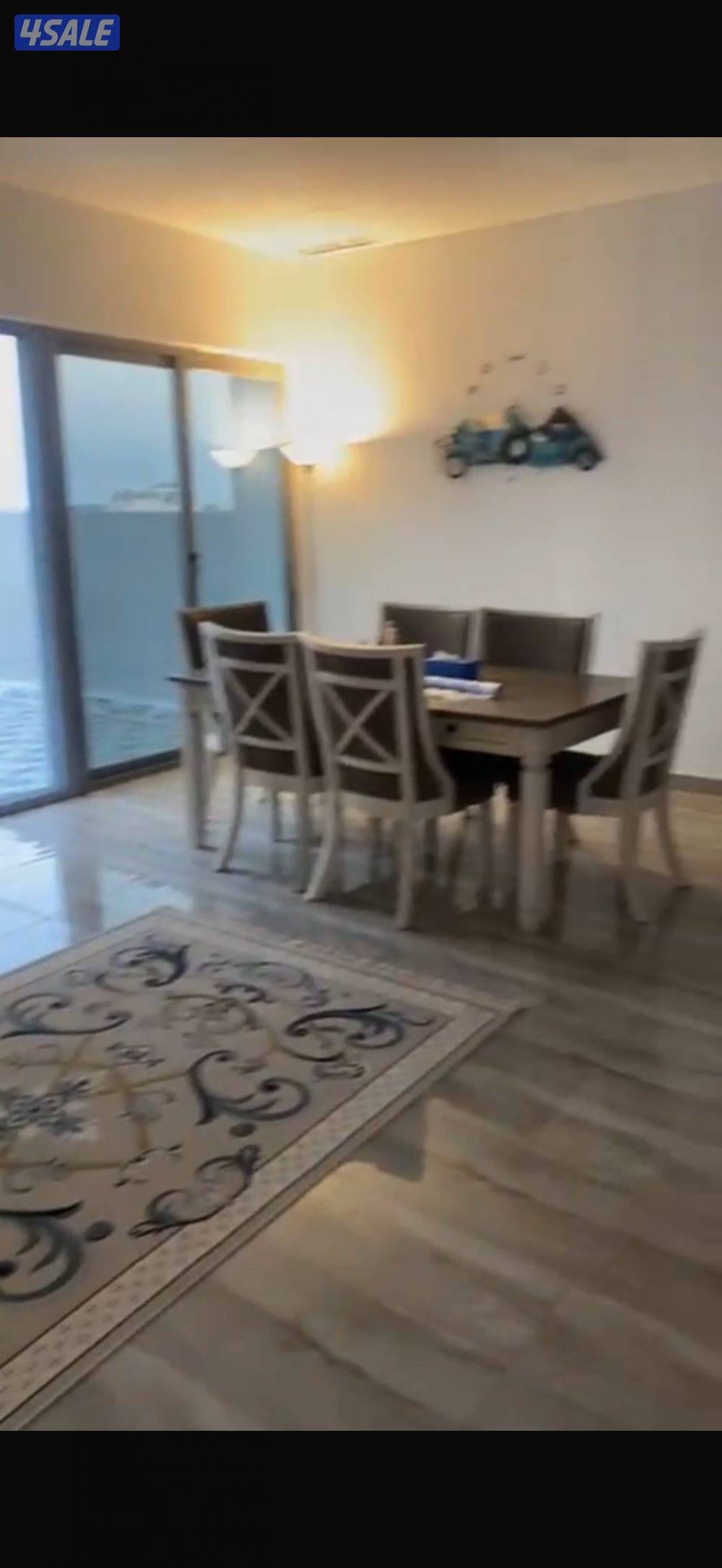 شاليه روف برايفت مساحه كبيره  مع بلكونه كبيره للايجار اليوم الواحد ٧٠3