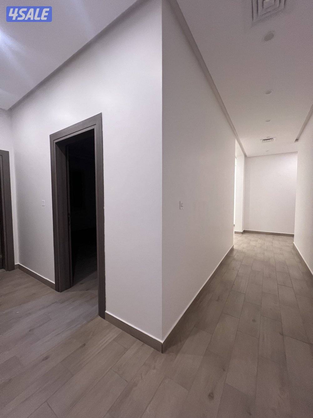 للإيجار شقة ممتازة في خيطان ٣ غرف نوم غرفة ماستر وغرفتين بينهم حمام0