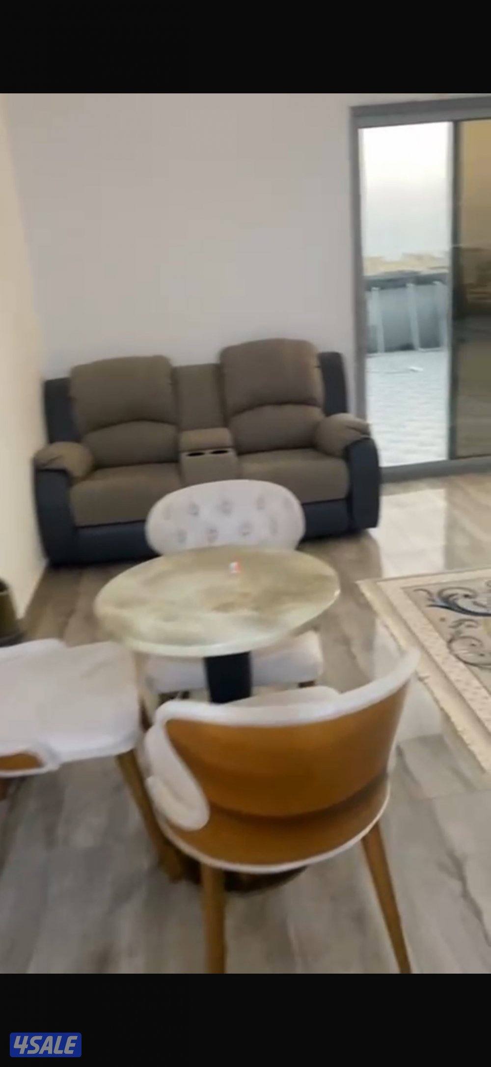 شاليه روف برايفت مساحه كبيره  مع بلكونه كبيره للايجار اليوم الواحد ٧٠4