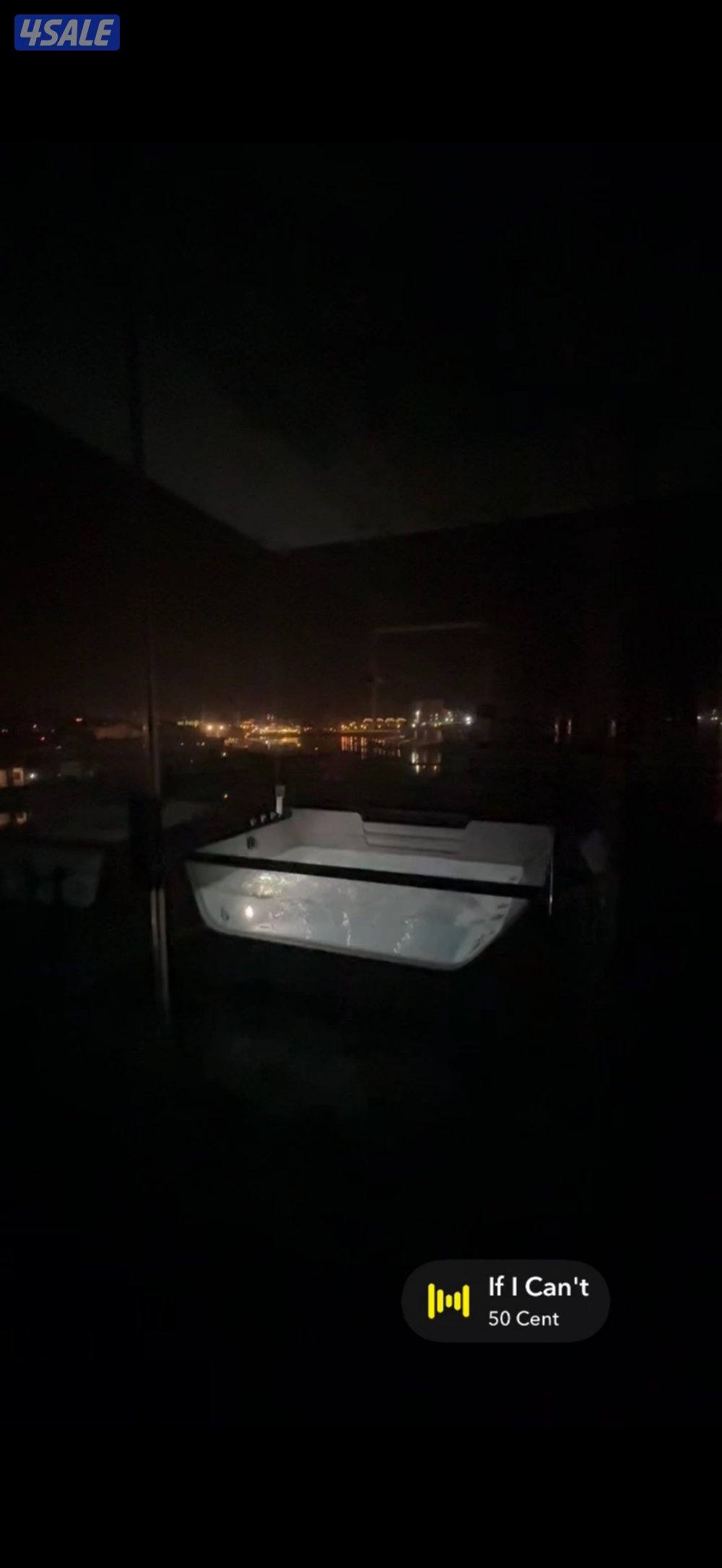 شاليه روف برايفت مساحه كبيره  مع بلكونه كبيره للايجار اليوم الواحد ٧٠5